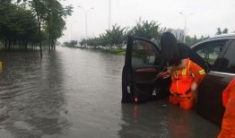 广州新闻头条爆料暴雨,城市交通受阻，紧急应对措施启动