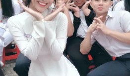 吃瓜16岁网红校花直播,揭秘校园生活幕后趣事
